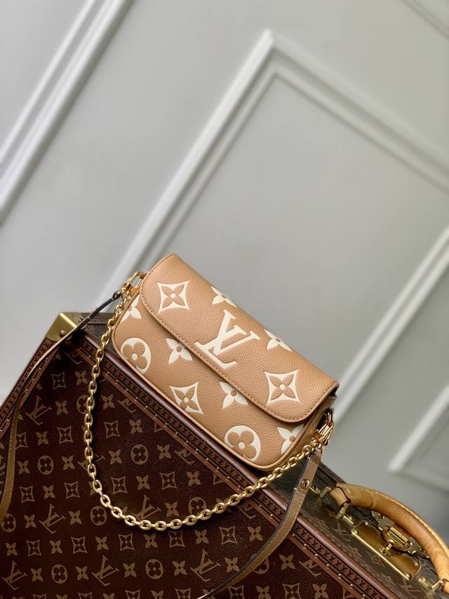 头层皮 顶级原单m12758棕 本款手袋回溯 2000 年代的 Sac Recoleta 手袋，以 Monogram Empreinte 皮革成就充裕构型，可轻