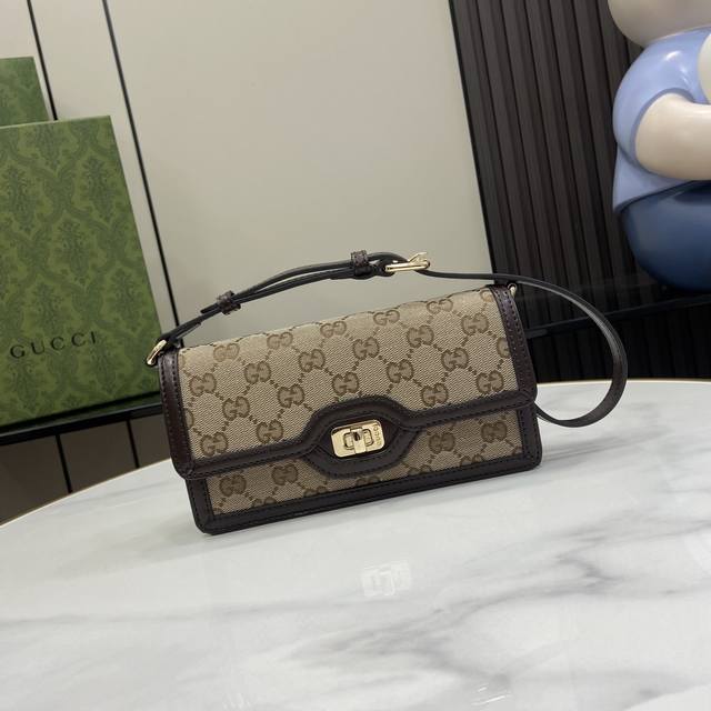 配全套原厂绿盒包装 新品 Gucci Luce系列迷你肩背包。Gucci Luce系列包袋散发着浓郁的俏皮感和趣味感，“Luce”在意大利语中意为“光明”。Or