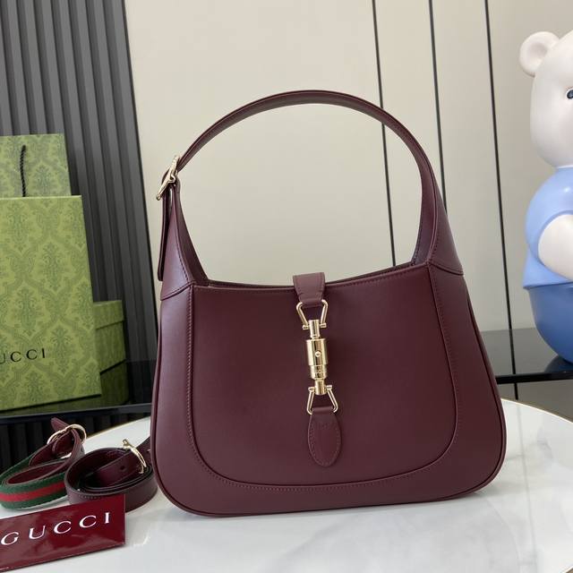 配全套原厂绿盒包装 新品 2024秋冬系列焕新演绎gucci Jackie 1961系列肩背包，采用精细古驰安可拉红 Rosso Ancora 皮革制作，搭配全