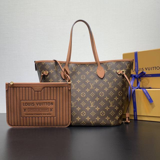 款号：M12061免税版114 Neverfull Inside Out 中号手袋以 Monogram 帆布与粒面皮革演绎崭新双面设计，其可拆卸口袋便于轻松化身