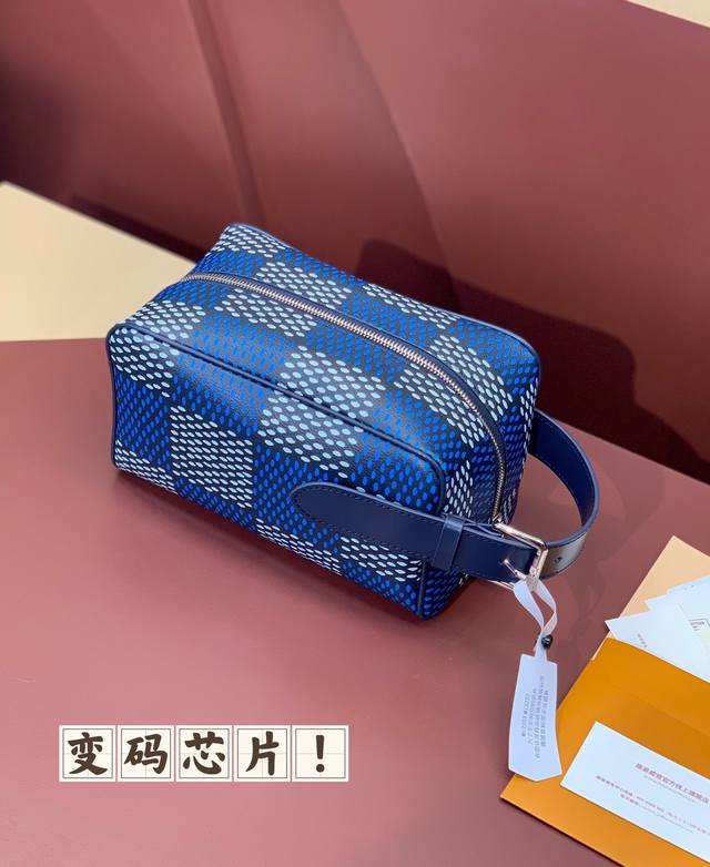 N40747变码芯片当季新款、Locker Dopp Kit 盥洗袋、本款 Locker Dopp Kit 盥洗袋选用 Pharrell Williams 创作