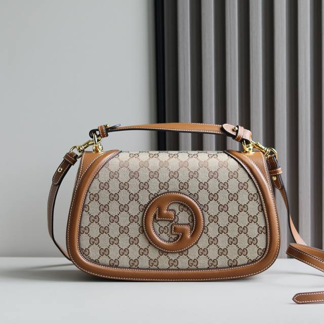 新品 Gucci Blondie系列中号手提包 款号 815716 Haakg 9755 倾情推出全新gucci Blondie系列，透过当代视角焕新演绎品牌经