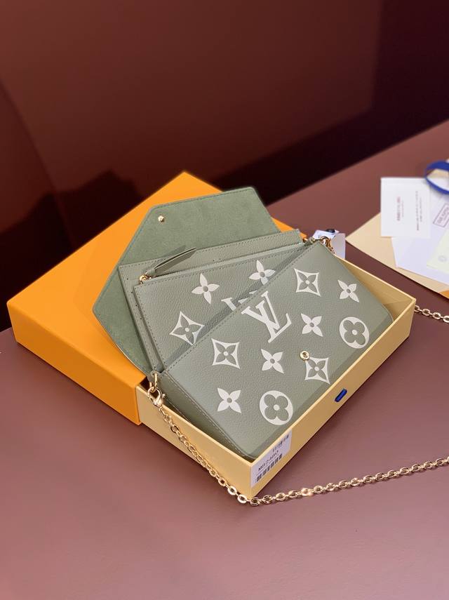 出厂价 M42 绿色！Pochette Félicie 链条包为 Monogram Empreinte 皮革压印路易威登标志性 Monogram 图案，信封式设