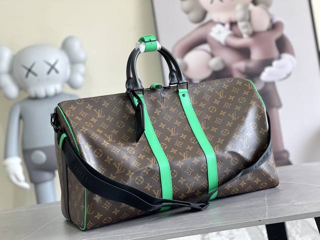 绿色m46259 黄色m45866 本款经典 Keepall Bandoulière 50 旅行袋由 Monogram Macassar 帆布制成，亮眼的荧光黄