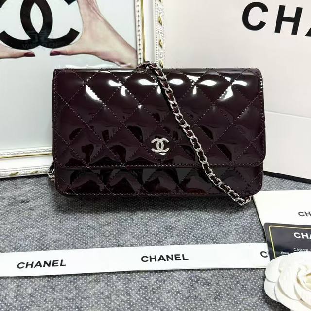 Chanel 原版漆皮小挎包 银扣 进口漆牛皮 型号:33814 尺寸19Cm