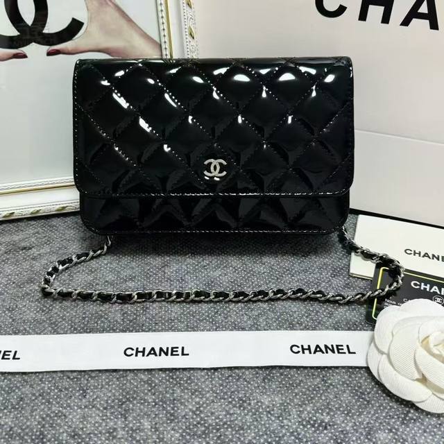 Chanel 原版漆皮小挎包 银扣 进口漆牛皮 型号:33814 尺寸19Cm