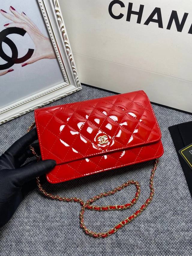 Chanel 原版漆皮小挎包 银扣 进口漆牛皮 型号:33814 尺寸19Cm