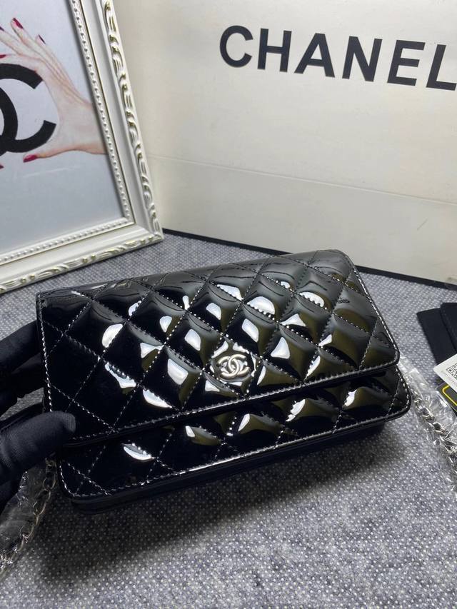 Chanel 原版漆皮小挎包 银扣 进口漆牛皮 型号:33814 尺寸19Cm