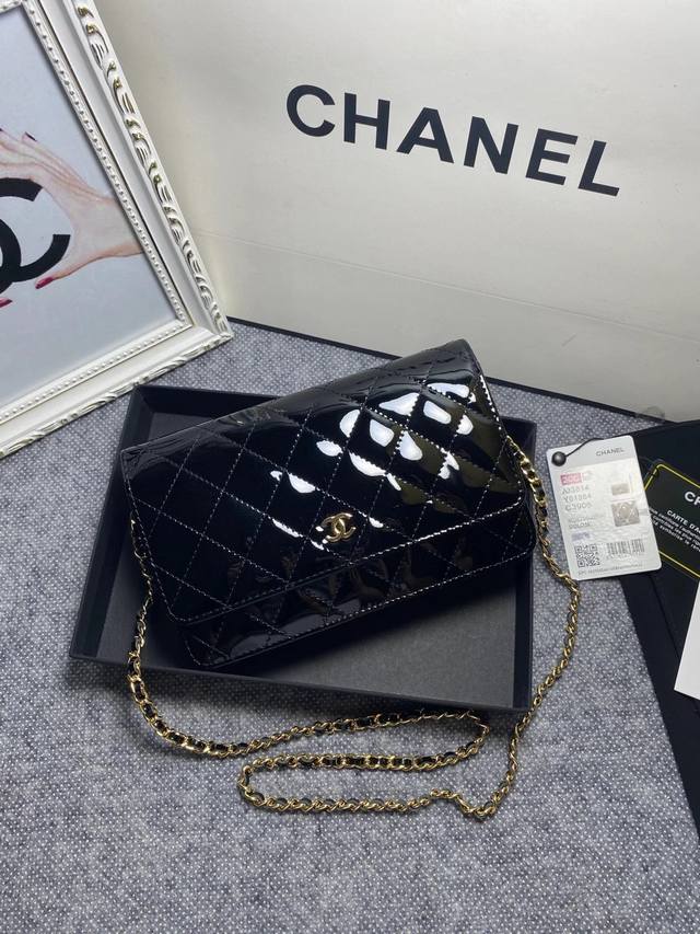 Chanel 原版漆皮小挎包 银扣 进口漆牛皮 型号:33814 尺寸19Cm