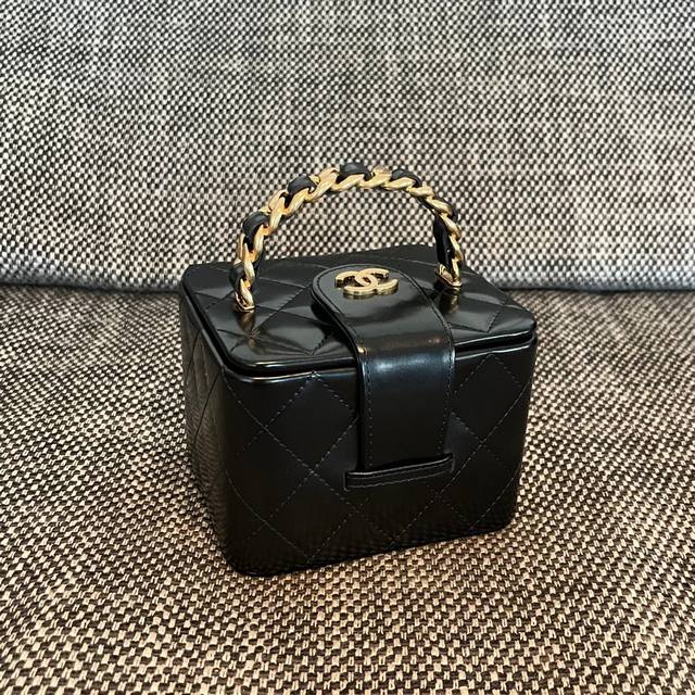 Chanel Vintage 珠光手提化妆包 尺寸:11X9.5X8.5Cm