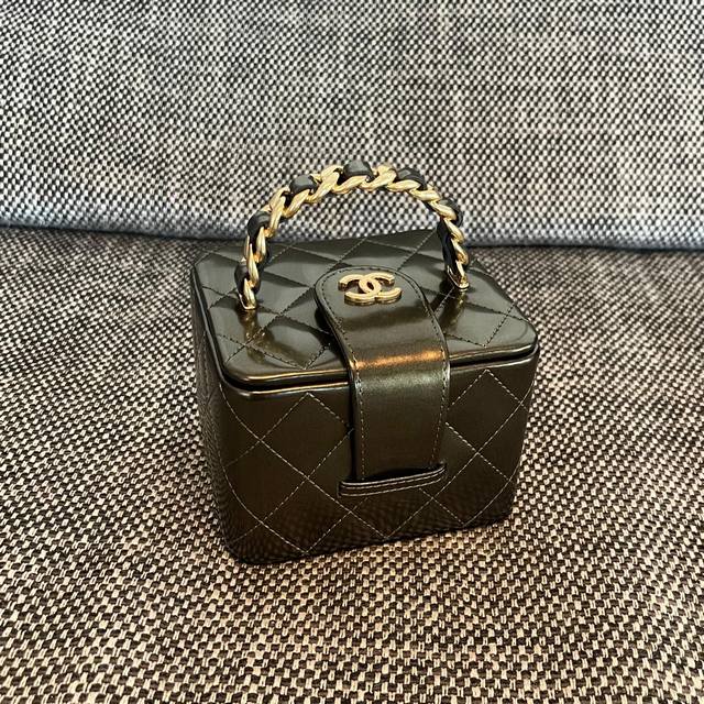 Chanel Vintage 珠光手提化妆包 尺寸:11X9.5X8.5Cm