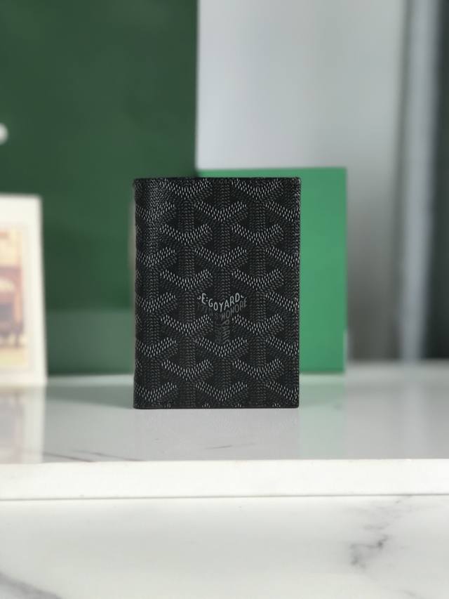 正品级 Goyard 卡包 日常搭配必备单品 暗黑限量出货 使用专属钱包的对版定制光面皮对角针线完美内部黄色部分为对版定制头层牛皮 非超纤非二层皮 020609