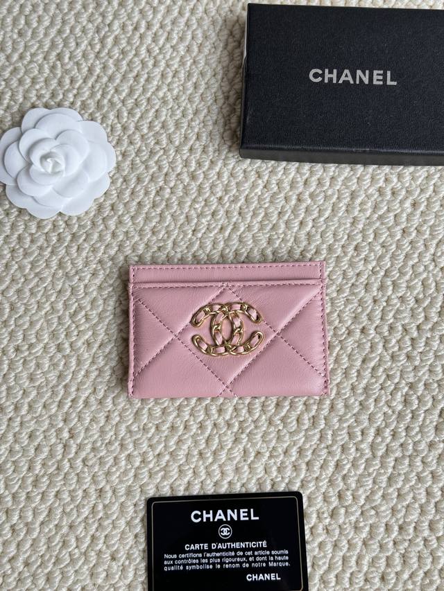 Chanel 经典羊皮卡包 香奈儿专柜新款卡包 款号:A P1167 尺寸:7.5 × 11.2 × 0.5 Cm 做工精细 品质高端