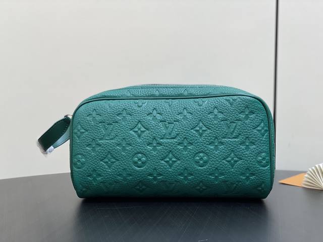 原单精品 M12863绿色全皮压花 洗漱包系列 Dopp Kit 盥洗袋 M12863 绿色 压花 M13023 红色 压花 M13009 黄色 压花 坚固的t