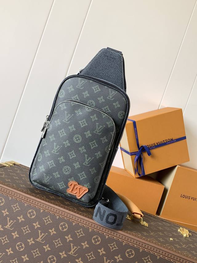 出厂价 M46344丝印绿花 顶级原单 变码芯片 Avenue 单肩包 Damier Graphite帆布面料的avenue单肩包是都市生活的完美伴侣：小巧而时