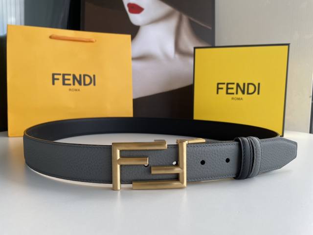 Fendi -意大利进口头层荔枝纹牛皮配平纹底，搭配真空电镀仿古铜扣，经典款式，专柜有售，市场顶级品质，支持验货 配送全套专柜包装，宽度 3.5Cm