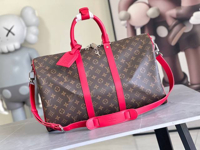 M13807玫红.13808红色本款 Keepall Bandoulière 45 旅行袋为 Monogram Giant 涂层帆布搭配 Monogram Re