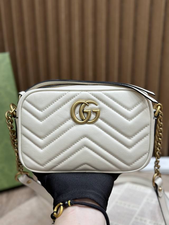 原厂皮 大货出品 Gucci 相机包 448065 小号绝对让你满意牛皮顶级 材质羊皮手感柔软又细滑配上双g扣复古俏皮春夏首选单品黑色无敌百搭尺寸也是大众化手机