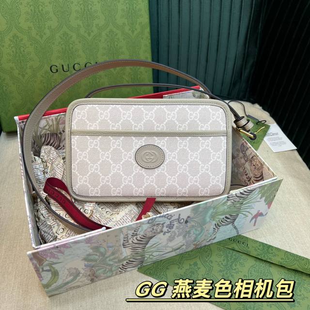 原厂皮 大货 Gucci 酷奇相机包 顶级 配包装 超大气好看又能装 细节完美 Logo原版五金 怎么背都好看 质量超 进口布料 美妞必留款 趁着现货 抓紧留