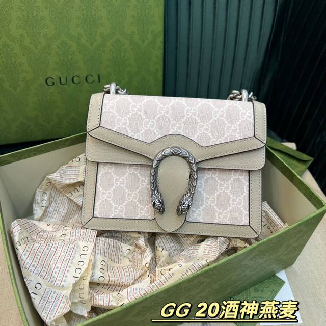 原厂皮 大货 顶级原单450 Gucci经典之作421970酒神包颇具结构感的迷你包.原厂燕麦配pvc高级人造革花朵图案中配以织纹虎头马刺扣滑动链条包带有多种背