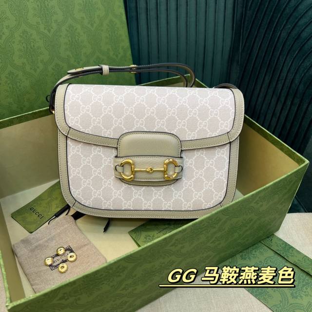 原厂皮 Gg Horsebit602204Gucci马衔扣1955系列pvc燕麦原厂皮．以焕新视角演绎经典单品。品牌推出的新设计旨在突破时尚界固有规则的束缚传达