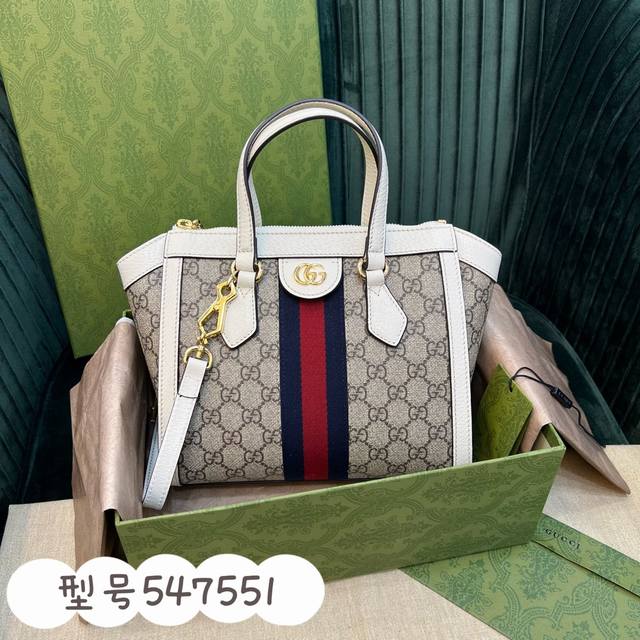 原厂皮 Gucci547551沉浸在复古情pvc配白色皮．家族迎来了新的成员造型让人联想到复古的设计gg高级人造帆布材质点缀红绿织带等品牌最富特色的经典元素体现