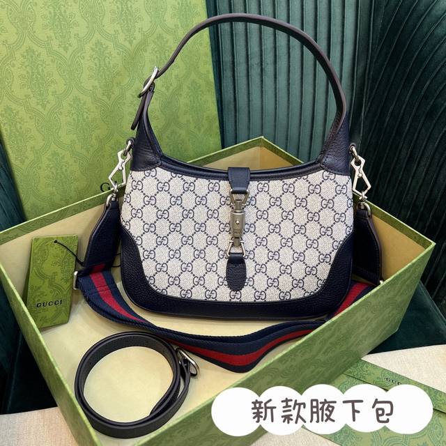 原厂皮 新色 Gucci Un3Ag 1294商品细节。顶级 古驰系列运用现代手法焕新演绎经典。Jackie 1961系列焕新推出质感柔软、结构灵活的长方形托特