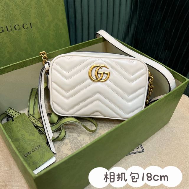 原厂皮 Gucci 相机包 448065 小号绝对让你满意牛皮顶级 材质羊皮手感柔软又细滑配上双g扣复古俏皮春夏首选单品黑色无敌百搭尺寸也是大众化手机口红粉饼啥