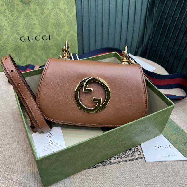 原厂皮 大货 Gucci698643全新时装系列精选品牌典藏元素以几何造型焕新演绎互扣式双g标识呈现多款别致单品金色调配件为这款单品增添一抹典雅的复古气息尽显经