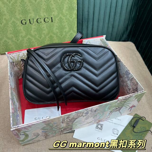 原厂皮 大货意大利创作gucci 相机包 顶级原单 447632釆用原厂皮打造手感柔软又细滑配上双g扣复古俏皮春夏首选单品黑色无敌百搭尺寸也是大众化手机口红粉饼