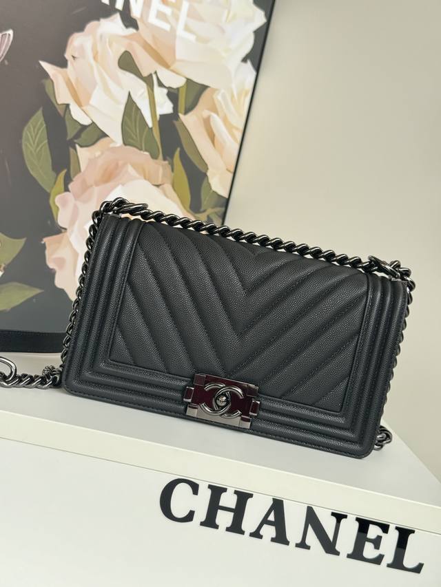 67086细球纹 Chanel 经典爆款 67086 Leboy系列 进口细球纹小牛皮，实物颜色非常漂亮 ，原厂进口24K真金电镀五金，尺寸:25Cm