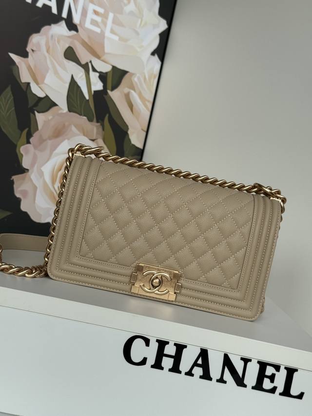 67086细球纹 Chanel 经典爆款 67086 Leboy系列 进口细球纹小牛皮，实物颜色非常漂亮 ，原厂进口24K真金电镀五金，尺寸:25Cm