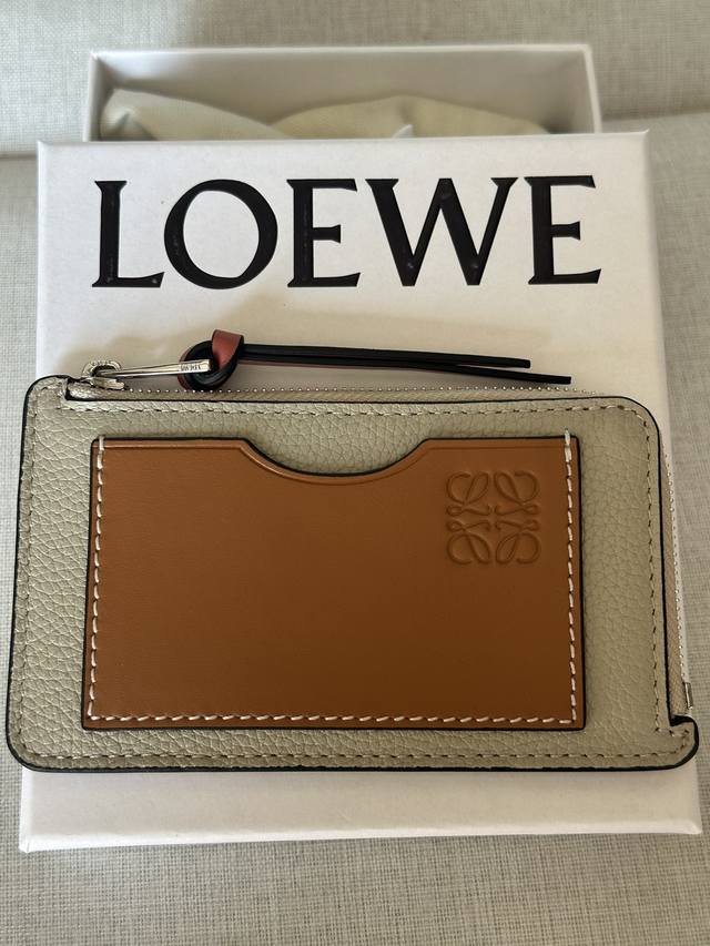 原厂皮 Loewe最卡包a01浅燕麦+全套包装 尺寸13-7.5Cm