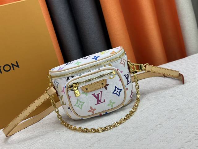 M82208 M82347 M82335本款 Mini Bumbag 手袋来自 Lv Gradient 系列，为 Monogram Empreinte 皮革的