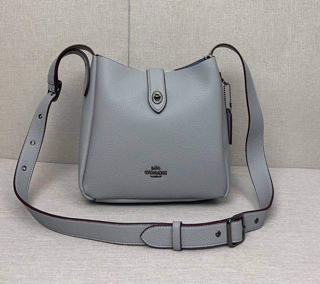 Coach10月新品 Hadley 哈德利单肩包cw002 Cw003 Hadley Crossbody 全皮材质高级感满满 搭配可拆卸拼接延长肩带单肩包可斜挎