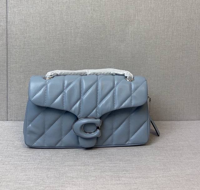 Coach 2月新品 C C P197 Quilting Tabby珩缝工艺的链条tabby 酷酷的暗黑扣，低调又高级的银色扣 选一个你喜欢的尺寸和颜色吧