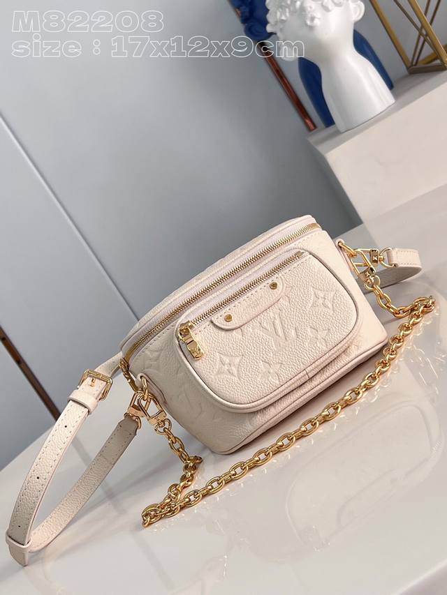 头层皮 顶级原单 独家实拍 M82208奶白压花 本款 Mini Bumbag 手袋取材 Monogram Empreinte 皮革，展现路易威登对潮流腰包设计