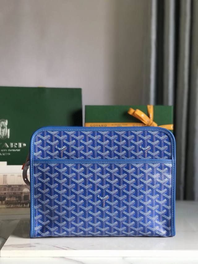 Goyard Jouvence 洗漱包 Goyard Jouvence 洗漱包系列一直是goyard生活和旅行艺术的经典之作！牛皮手工制作 搭配黄色里布、内外均