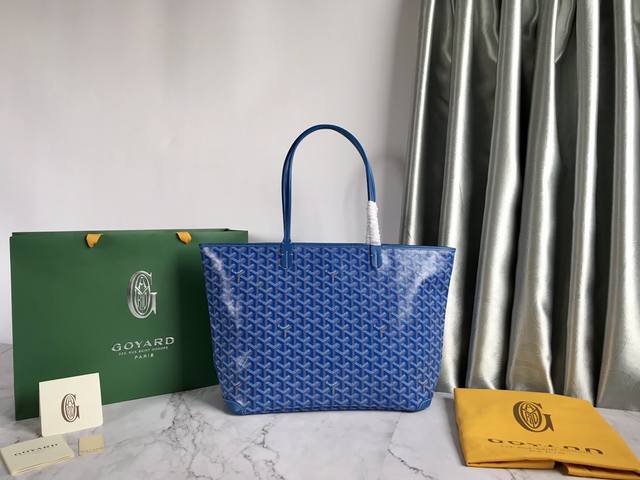 Goyard 戈雅 经多次研究与改良，不断提升面料与皮质，全方位独家定制只为不断达到客户的高品质要求 如果你担心没拉链的安全性不够高、那么拉链款的托特包绝对是首