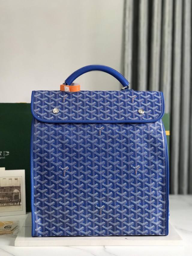 Goyard Saint Leger折叠背包 Saint Leger包沿袭了goyard一贯的模块化设计与功能性原则，内部空间超大max，配备可拆卸、可调节的肩