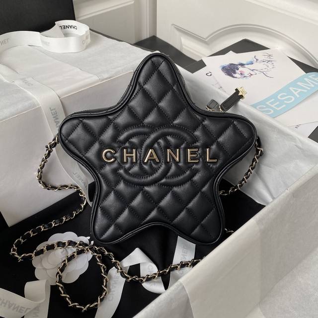 Chanel24C的包包赢麻了五角星包包as4579 为呼应洛杉矶的动人和感性，并完美呈现hollywood 的百变与五光十色，Virginieviard从19