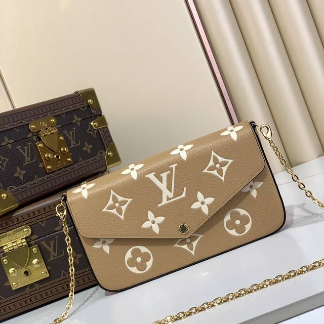 顶级原厂 Pochette Félicie 链条包 M64065 61276 杏色pochette Félicie 链条包为 Monogram Empreint