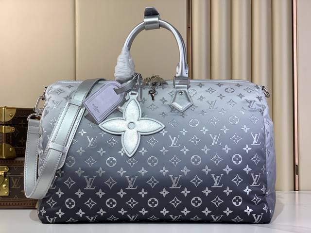 顶级原单复刻独家实拍 Keepall Bandoulière 45 旅行袋 M12067羽绒 滑雪系列 本款keepall Bandoulière45旅行袋取材