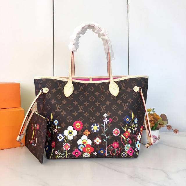 M13271，M40995 M13675 M45685，neverfull 中号购物袋！入门级的款式哦！绝对的终身款！此物经典不言而喻！街拍和实用都是非常nb的