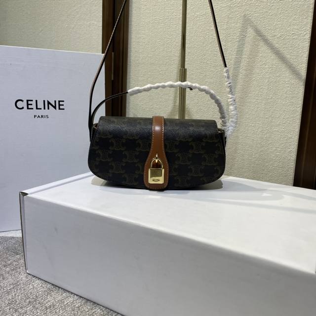 Cel*Ine Tabou Clutch 秋冬单品、手提肩背都很、容量别小看！日常足够装：手机、粉饼、口红、手表、暴发户：可单放3手机也是Ok的Ho～ 牛皮包边